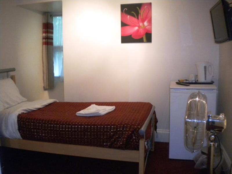 Royal 2 Hammersmith Guest house 3*
